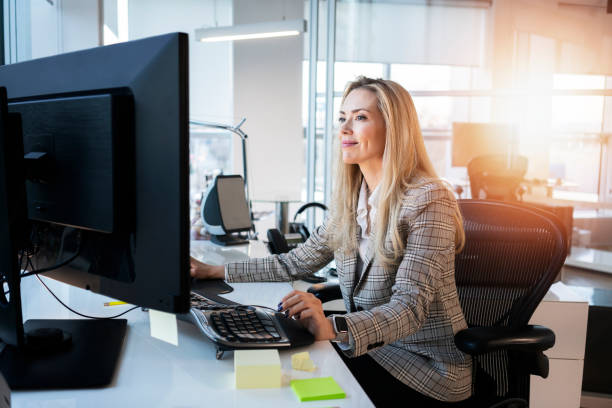 istock Business woman working at the office 1138642248
