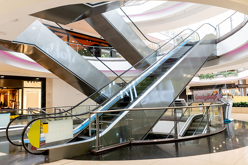 Empty escalators at the mall â architecture concepts