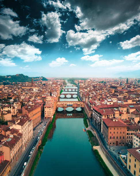 aerial view of ponte vecchio in florence - ponte vecchio imagens e fotografias de stock