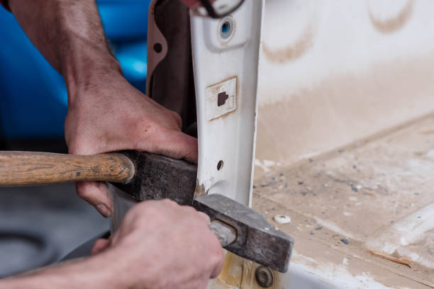 istock Work at a car body repairer 1138657328