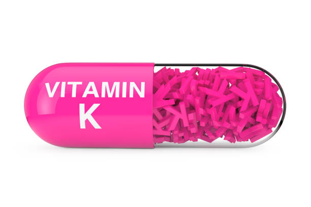 píldora de la cápsula de vitamina k. renderizado 3d - capsule vitamin pill letter k medicine fotografías e imágenes de stock