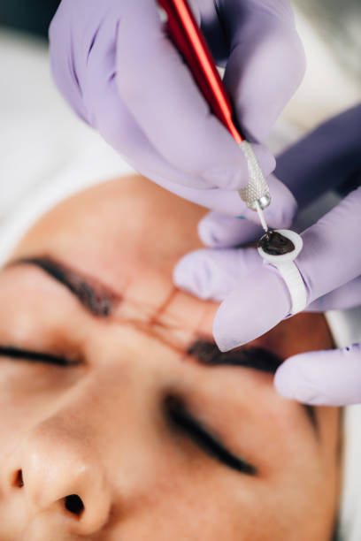 istock Eyebrow Correction with semi-permanent pigment ink 1138664198