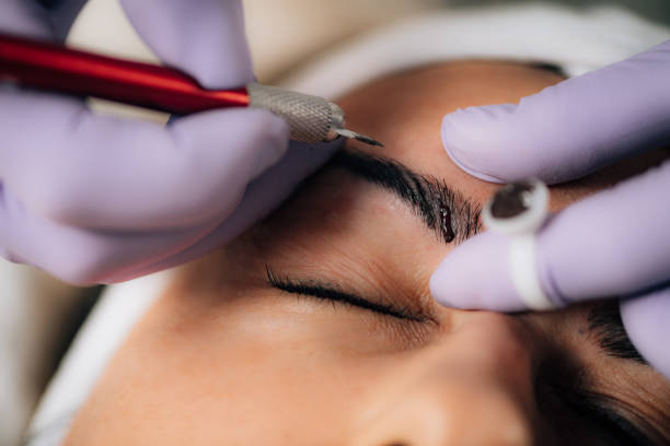 Beauty Salon – Microblading Eyebrows Beautician Microblading Eyebrows in Beauty Salon asian eyebrows stock pictures, royalty-free photos & images