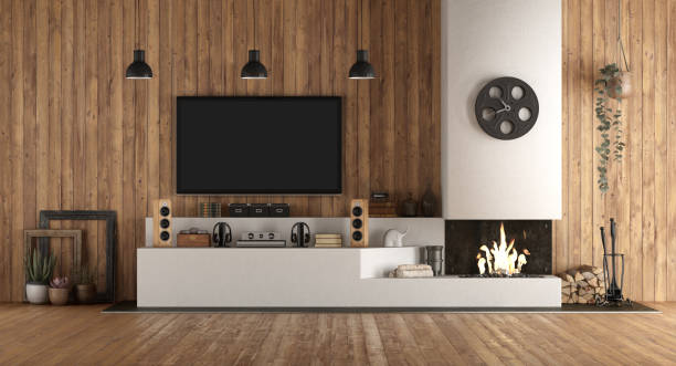 home cinéma dans un style rustique avec cheminée - tv wall unit photos et images de collection