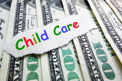 El costo de cuidado infantil photo