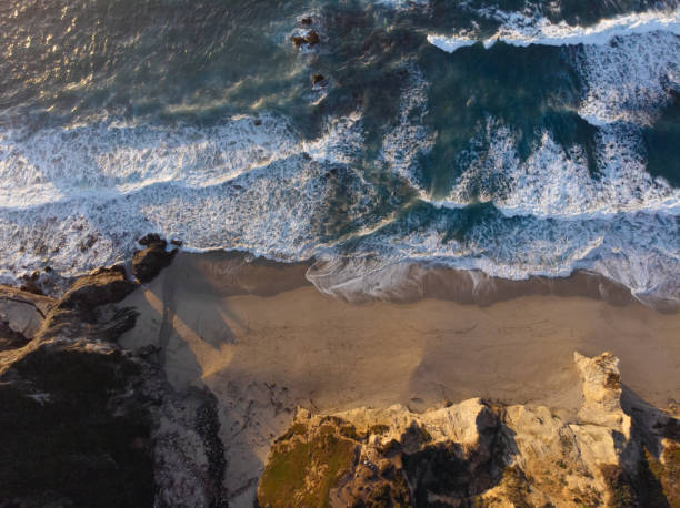 Big Sur Coastline California California Coastline With Mountains and Ocean Waves at Big Sur Bixby Creek stock pictures, royalty-free photos & images