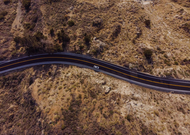 top view - биг-сур береговой линии калифорнии - desert road desert road landscape стоковые фото и изображения