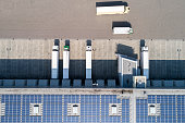 semi-trucks-in-der-lagerhalle-luftaufnahme.jpg?b=1&s=170x170&k=20&c=Ltj6giyPHa0ExAeuc3qHPwLGm02ueVratC1iTryJ4Lc=