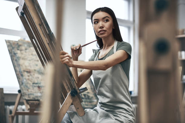 istock Artist painting 1138700597