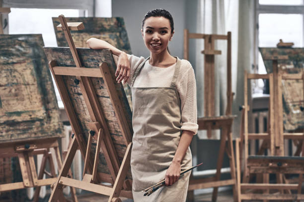 istock Artist painting 1138701950