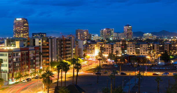 夜明けのスコッツデール - phoenix arizona city road ストックフォトと画像