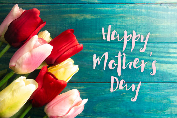 день матери фон с разноцветными весенними тюльпанами - mothers day tulip yellow greeting card стоковые фото и изображения
