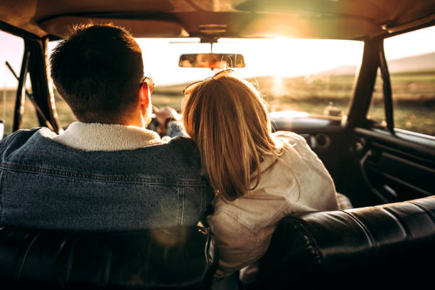 fuga romantica - driving women rear view sitting foto e immagini stock