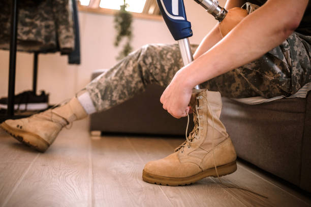 istock Soldier with prosthetic leg putting on military boots 1138720922