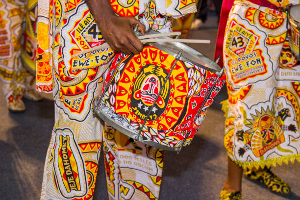 batteria del gruppo ilê aiyê a rio de janeiro, brasile - samba school parade foto e immagini stock