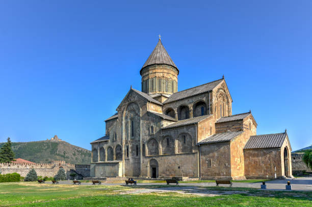 svetitskhoveli cathedral - mtskheta, georgia - mtskheta imagens e fotografias de stock