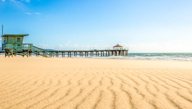 rettungsschwimmer tower california beach - orange county california beach stock-fotos und bilder