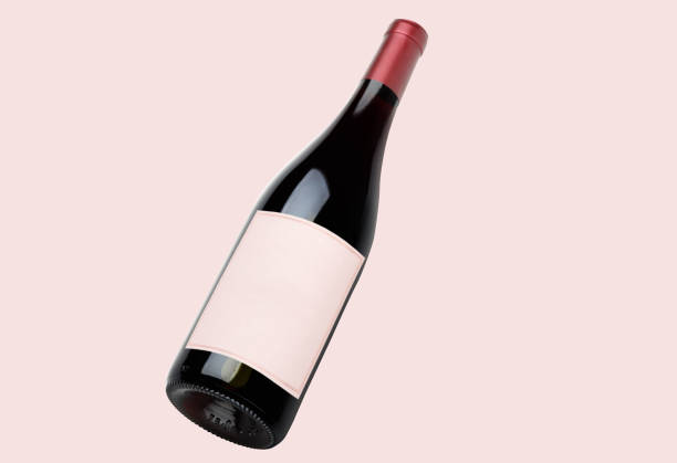 garrafa de vinho mock-up. etiqueta em branco. vista superior - wine wine bottle bottle red - fotografias e filmes do acervo