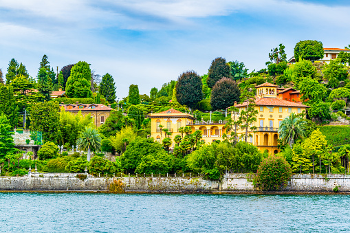 Vista al lago de Verbania, Italia photo