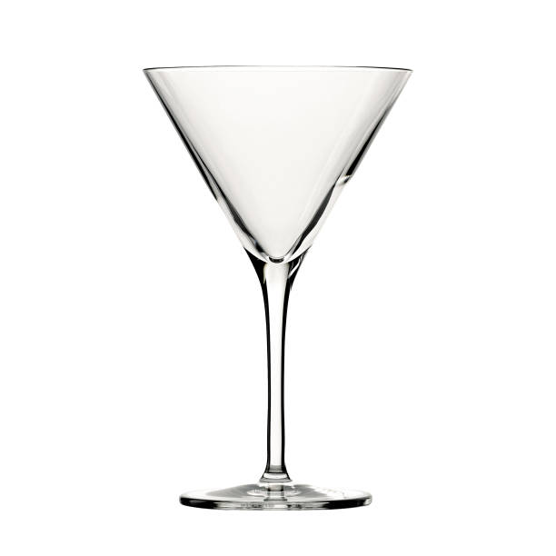 пустой коктейльный бокал изолирован на белом фоне. - martini cocktail martini glass glass стоковые фото и изображения