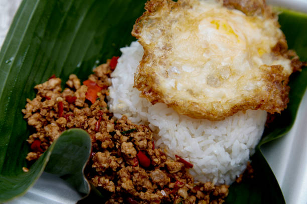 istock Fried pork basil with rice, fried egg on banana leaf 1138791741