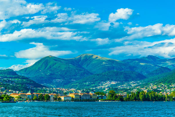 stare miasto lugano z widokiem na jezioro lugano w szwajcarii - ticino canton mountain lake lugano lake zdjęcia i obrazy z banku zdjęć