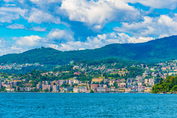 stare miasto lugano z widokiem na jezioro lugano w szwajcarii - ticino canton mountain lake lugano lake zdjęcia i obrazy z banku zdjęć