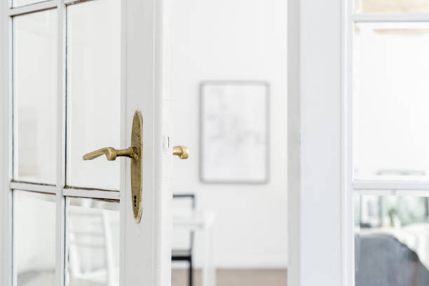 istock Old style glass door 1138807886