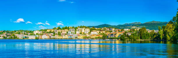 stare miasto lugano z widokiem na jezioro lugano w szwajcarii - ticino canton mountain lake lugano lake zdjęcia i obrazy z banku zdjęć