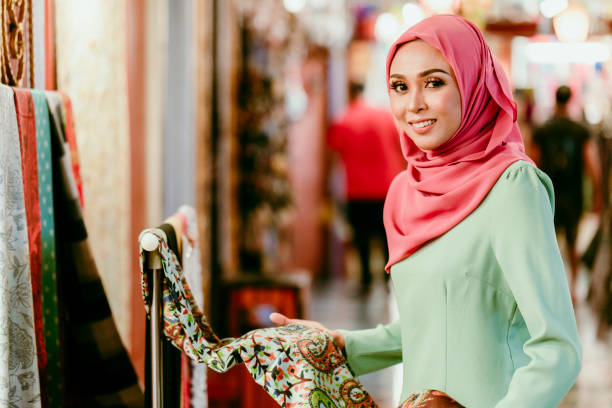 istock Woman shopping at the bazaar 1138819661