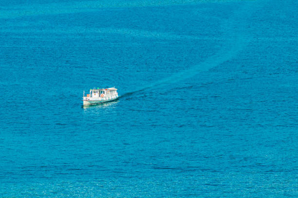 passenger ferry is arriving to the pier at port at lugano, switzerland - 11262 imagens e fotografias de stock