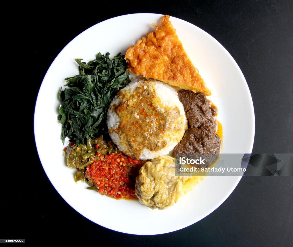 Nasi Padang with Rendang Nasi Padang with beef rendang, brain cow curry and omelet Beef Stock Photo
