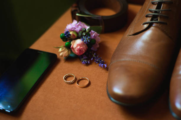 dettagli del matrimonio. accessori per lo sposo - shoe groom wood luxury foto e immagini stock