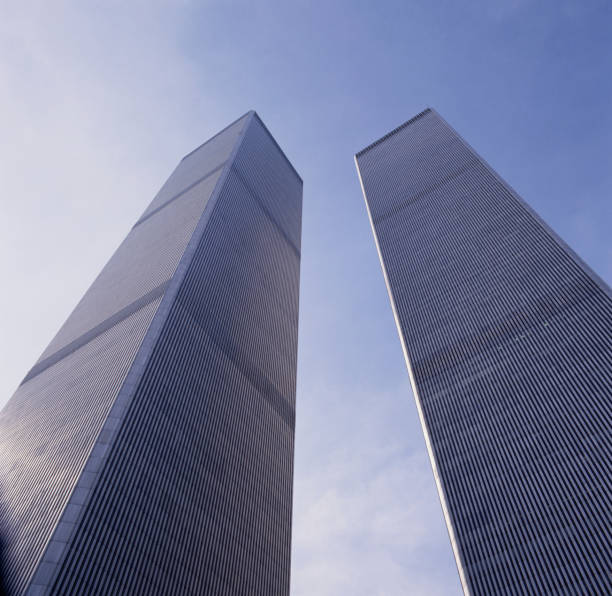 die towerfer des world trade centers im jahr 1991 - twin towers manhattan stock-fotos und bilder