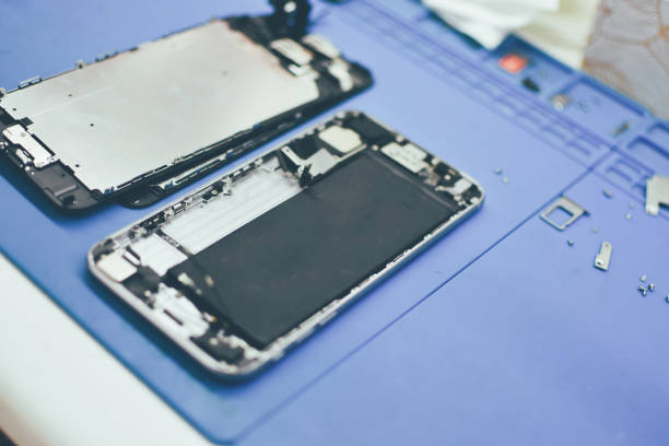istock Serviceman is repairing a damaged mobile phone 1138842766