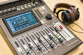 sound-mixer-close-up.jpg?b=1&s=170x170&k=20&c=k2ymXcuULoPvtK3gCC-segbSq93xqRUZ-XBdw89fEqI=