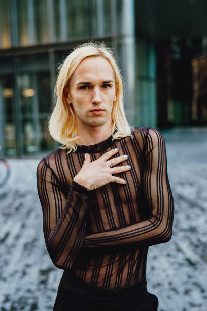 transgender person with dyed blond hair and colored nails - sex district imagens e fotografias de stock