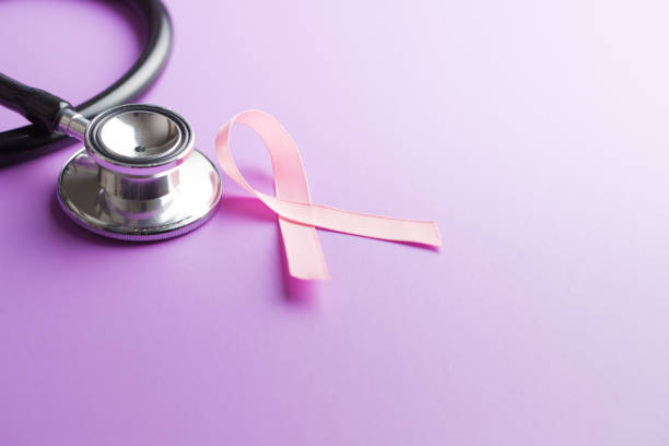 розовая лента рака молочной железы. символ рака молочной железы. - breast cancer pink ribbon alertness стоковые фото и изображения