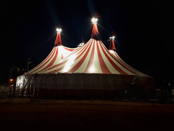 namiot cyrkowy - circus circus tent carnival tent zdjęcia i obrazy z banku zdjęć