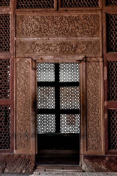 istock Embroidery engravings through a door in Amber Fort 1138882693