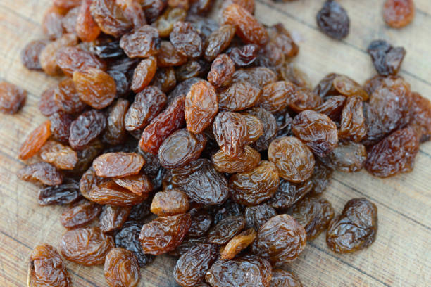 istock group of raisins on wooden table 1138883594