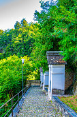 treppe-nach-santuario-della-madonna-del-sasso-in-locarno-schweiz.jpg?b=1&s=170x170&k=20&c=RUvV1gMFBANDo6ckb-u8wBuvqGD_24YHFr6Zj2H3d08=