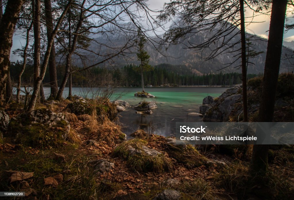 Entspannung am See Hintersee mit Bergwatzmann bei Sonnenuntergang - Lizenzfrei Alpen Stock-Foto