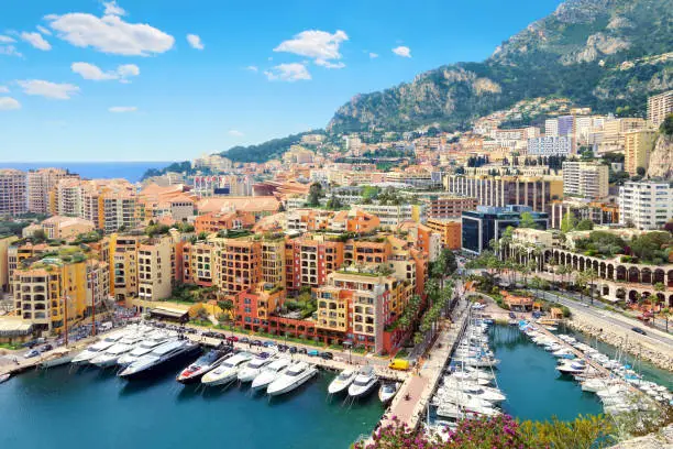 This place is almost entirely won over the sea. A small part of the land belongs to the commune of Cap-d'Ail (French Republic).
It is also here that is the new marina called port of Fontvieille.
There are luxury houses.