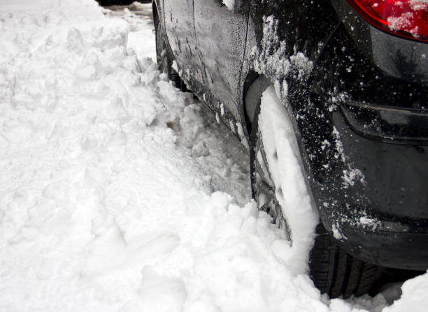 istock Cars under the snow 1138916518