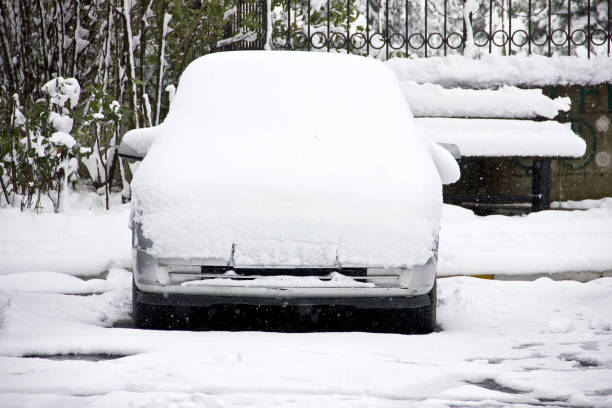 istock Cars under the snow 1138917169