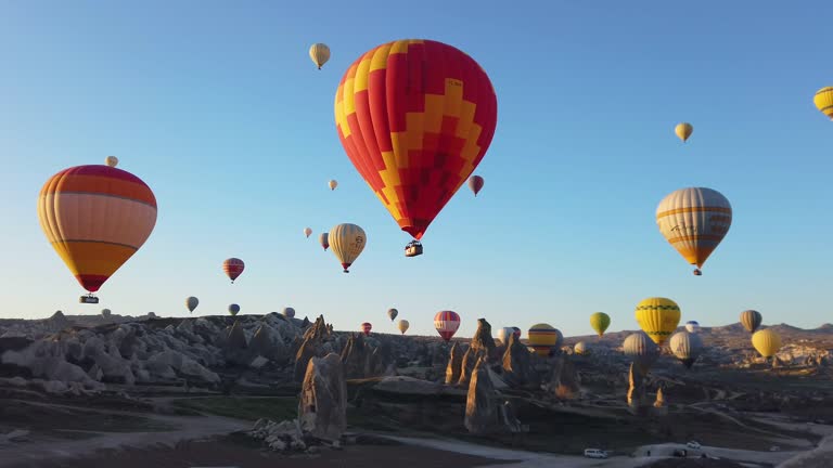 Willen spreker bon 12,200+ Hot Air Balloon Stock Videos and Royalty-Free Footage - iStock | Hot air balloon basket, Wind trees, Wind storm Willen spreker bon 12,200+ Hot Air Balloon Stock Videos and Royalty-Free Footage - iStock | Hot air balloon basket, Wind trees, Wind storm