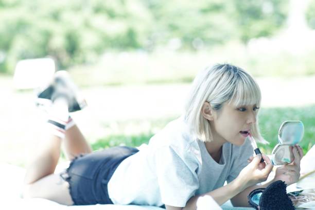 istock Woman painting a lipstick 1138987352
