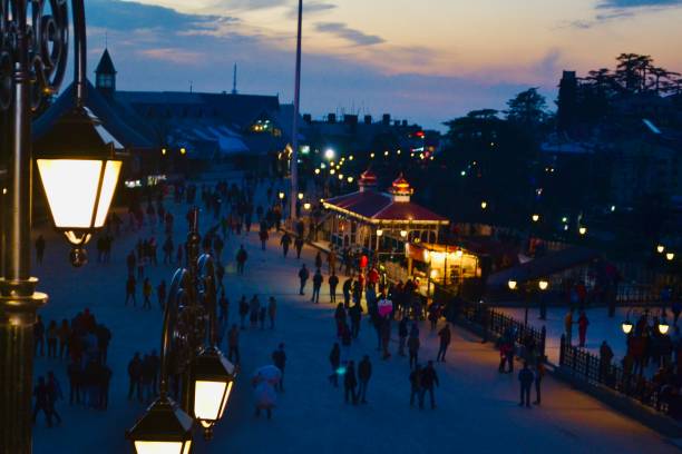 shimla mall road in evening - mountain himalayas aerial view landscape imagens e fotografias de stock