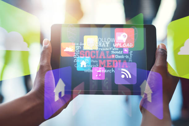 istock Connecting with the online world at work 1139033395